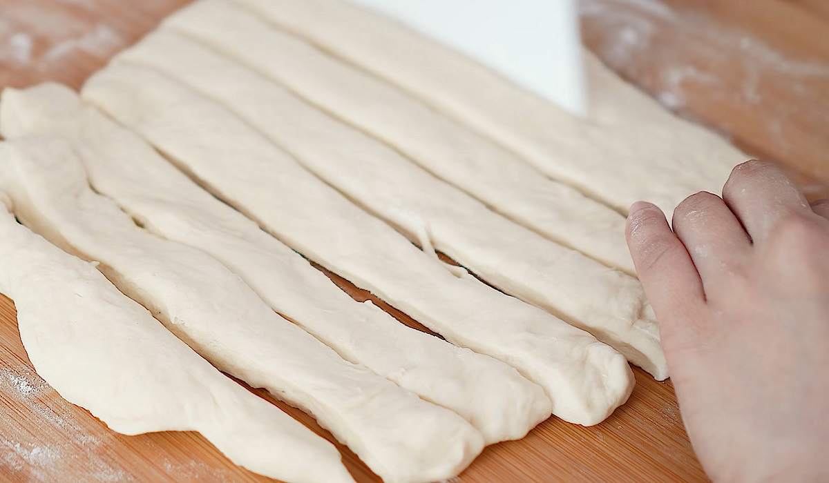 нарезание теста