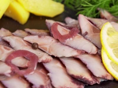 Селедка в винном соусе