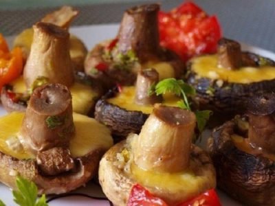 Шампиньоны с сыром
