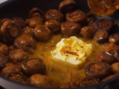 Шампиньоны в чесночном соусе по-немецки