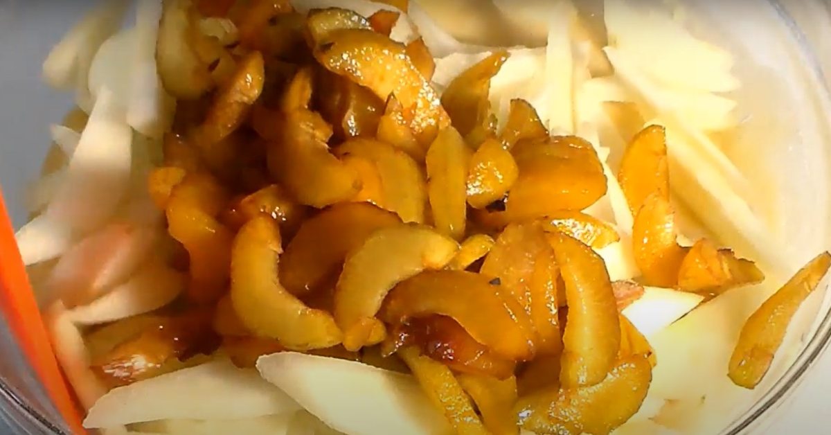 Шарлотка с грушами и сливами - Со Вкусом
