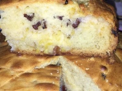 Шарлотка с грушами и сливами