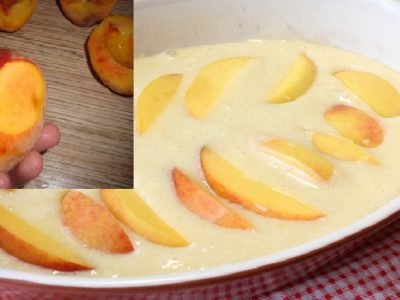 Шарлотка с персиками