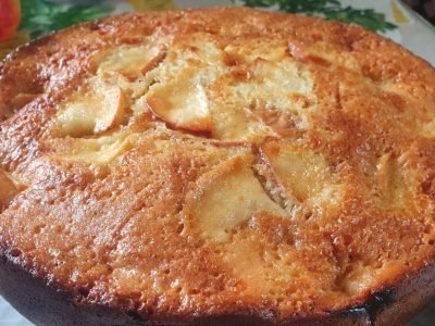 Шарлотка с яблоками в мультиварке