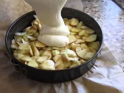 Шарлотка с заварным кремом