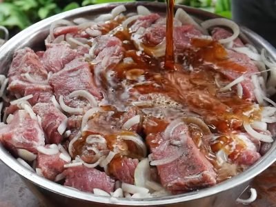 Шашлык из свиной шеи в летнем маринаде