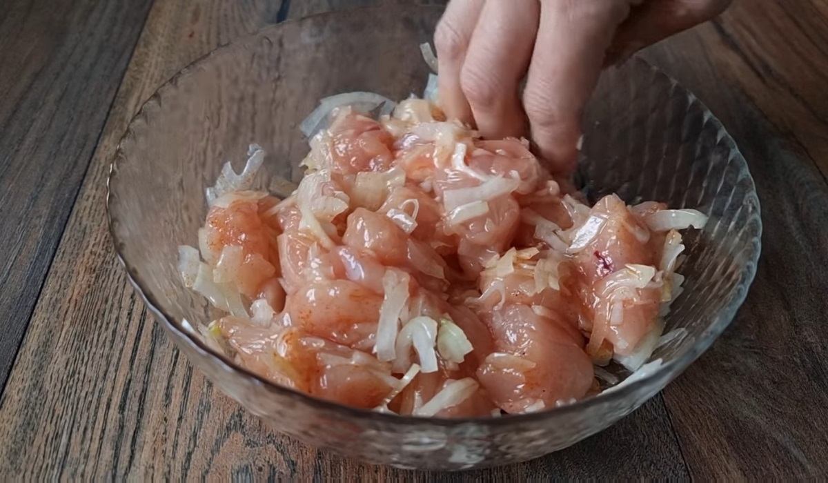 курица с луком и специями