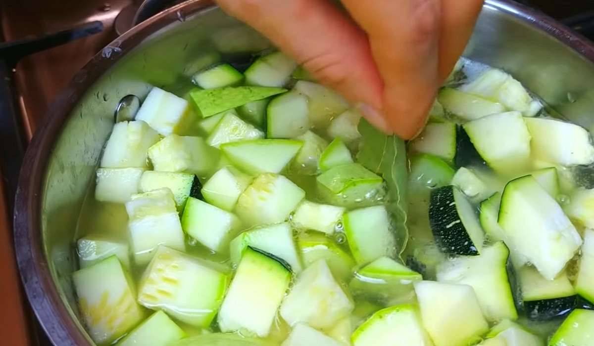 кабачки в бульоне