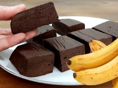 Шоколадно-банановый десерт без муки и сахара