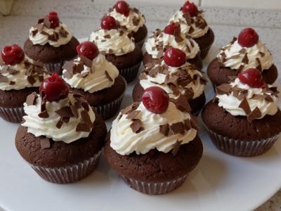 Шоколадные маффины «Черный лес»