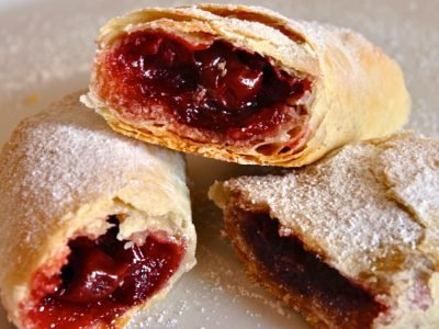 Штрудель с вишней