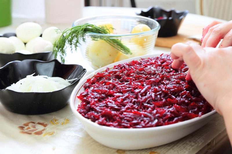 подача готового салата