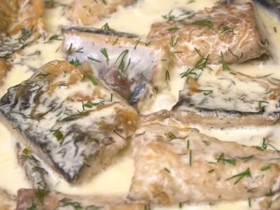 Скумбрия в сливочном соусе на сковороде