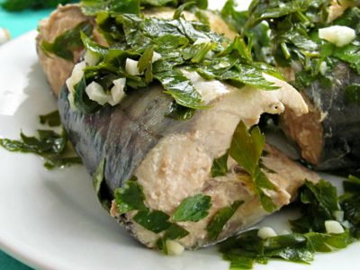 Маринованная скумбрия с кинзой в молоке