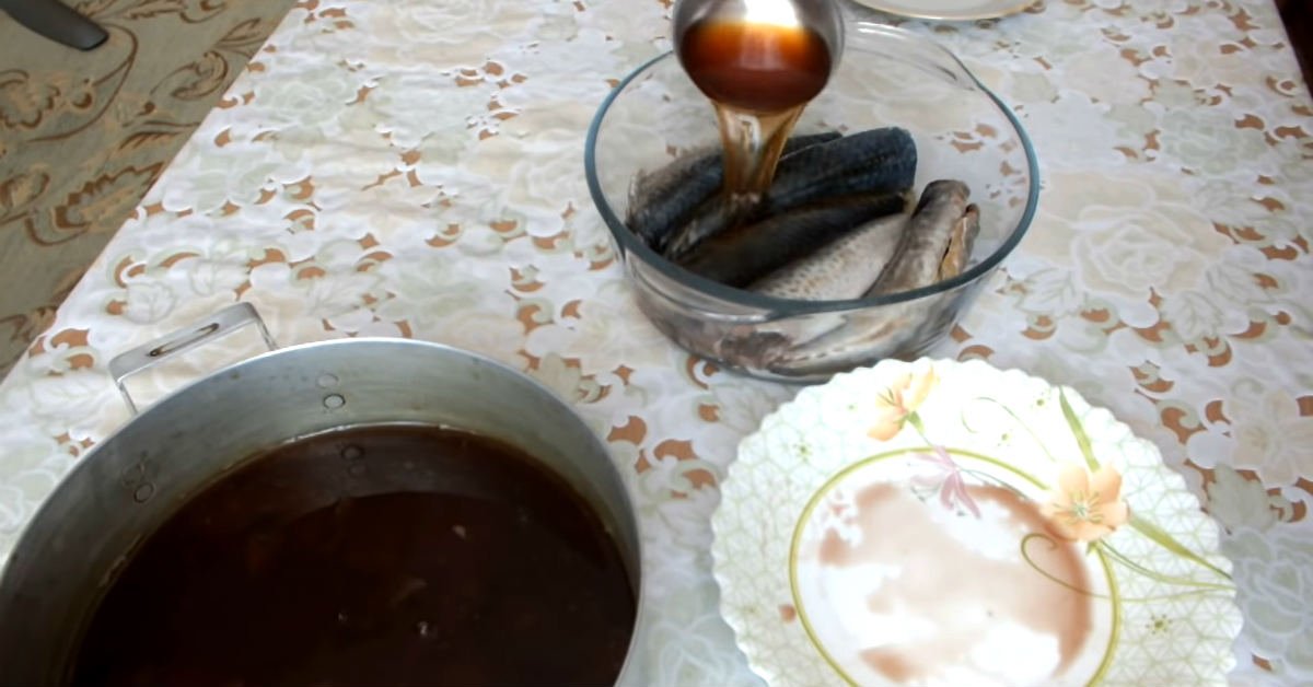 скумбрия в чае с луковой шелухой