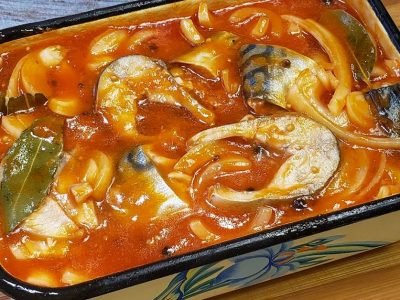 Скумбрия в томатном маринаде: получается вкуснее красной рыбы