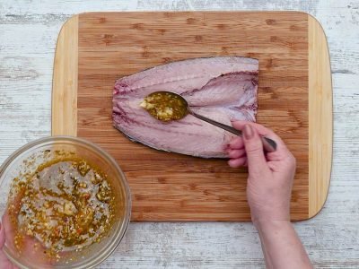 Скумбрия, запеченная на мангале