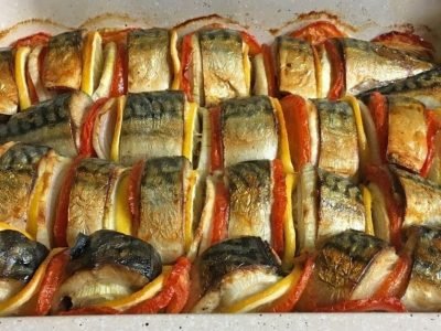 Скумбрия, запеченная в духовке с овощами