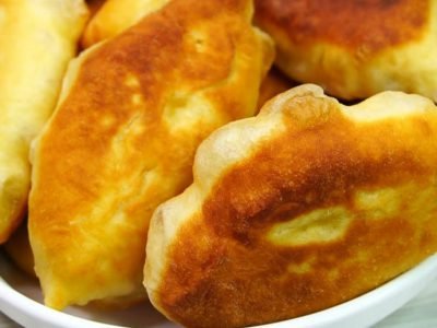 Сладкие пирожки с морковью на сковороде