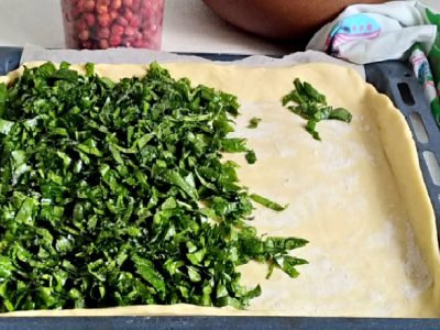 Сладкий пирог со щавелем