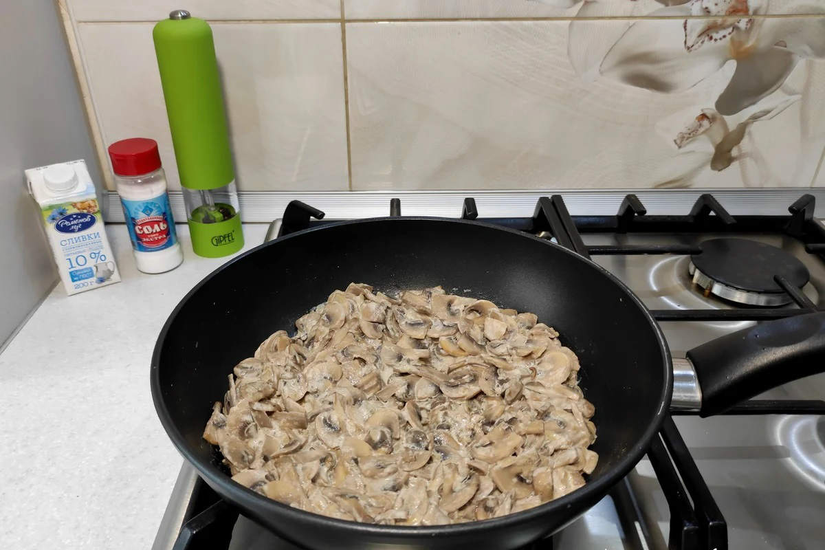 шампиньоны со сливками