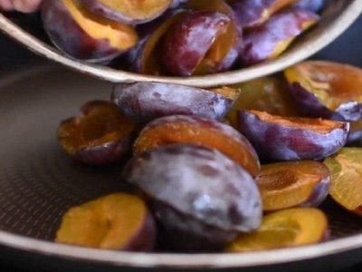 Сливовый торт со сливками