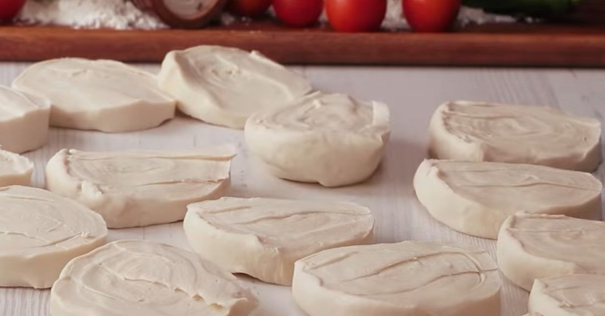 кусочки слоеного теста