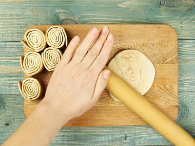 Слоеные корзинки с кремом и карамелью