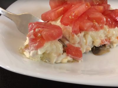 Слоеный салат с грибами