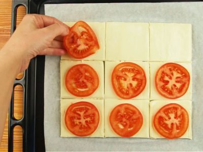 Слойки с помидорами