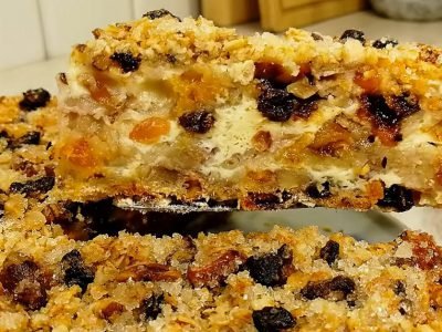 Быстрый сметанник с сухофруктами