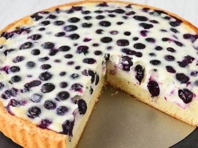 Сметанник с ягодами к чаю