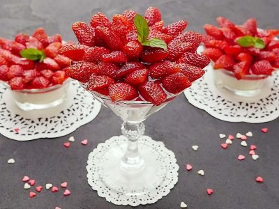 Сметанное желе с клубникой