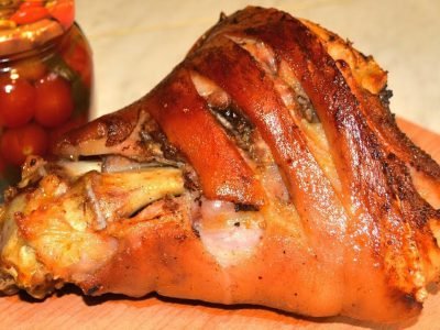 Сочная свиная рулька в горчичном соусе