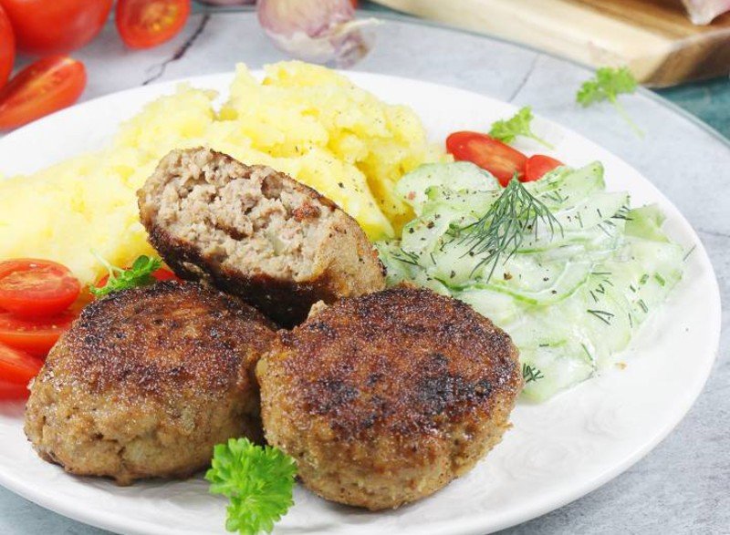 мясные котлеты на сковороде