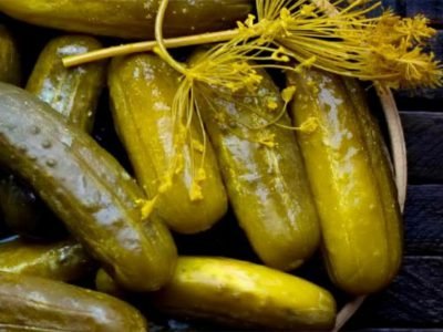 Соленые огурцы