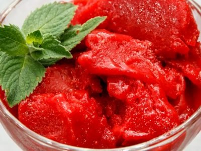 Легкий освежающий сорбет из клубники