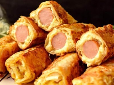 Сосиски в лаваше на сковороде