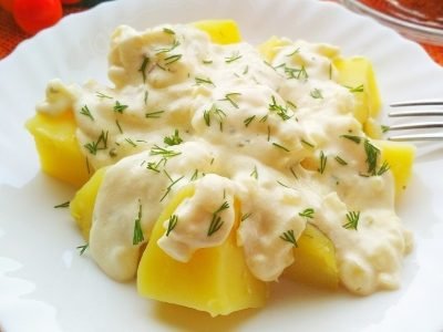 Нежный соус для картошки на сметане