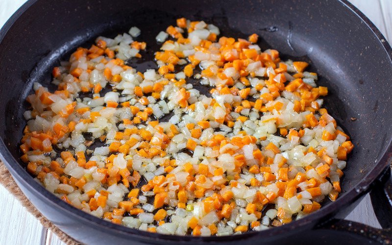 спагетти с фрикадельками и соусом