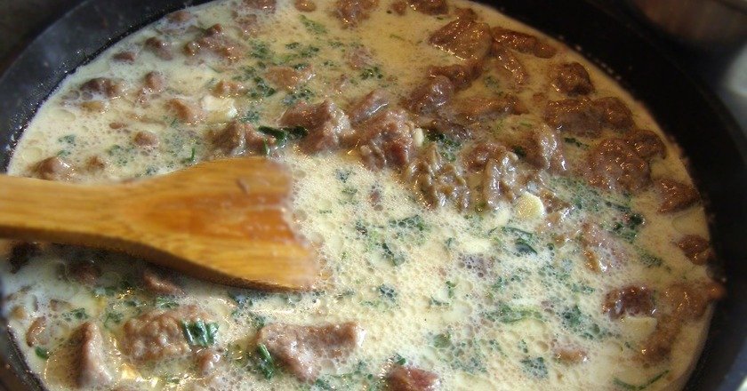 спагетти с мясом и шампиньонами