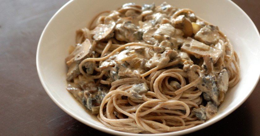 спагетти с мясом и сливочным соусом