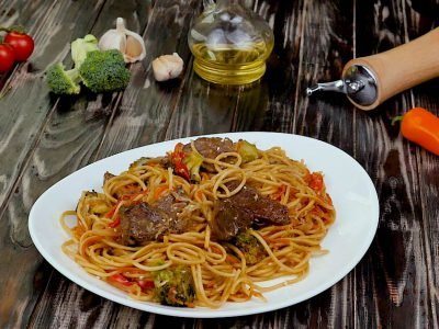 Стир-фрай: говядина с лапшой по-азиатски