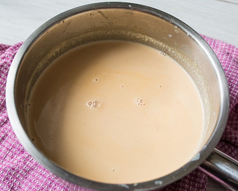 смесь яиц и сахара