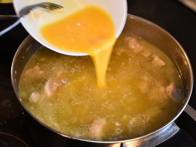 Чешский чесночный суп с сухариками