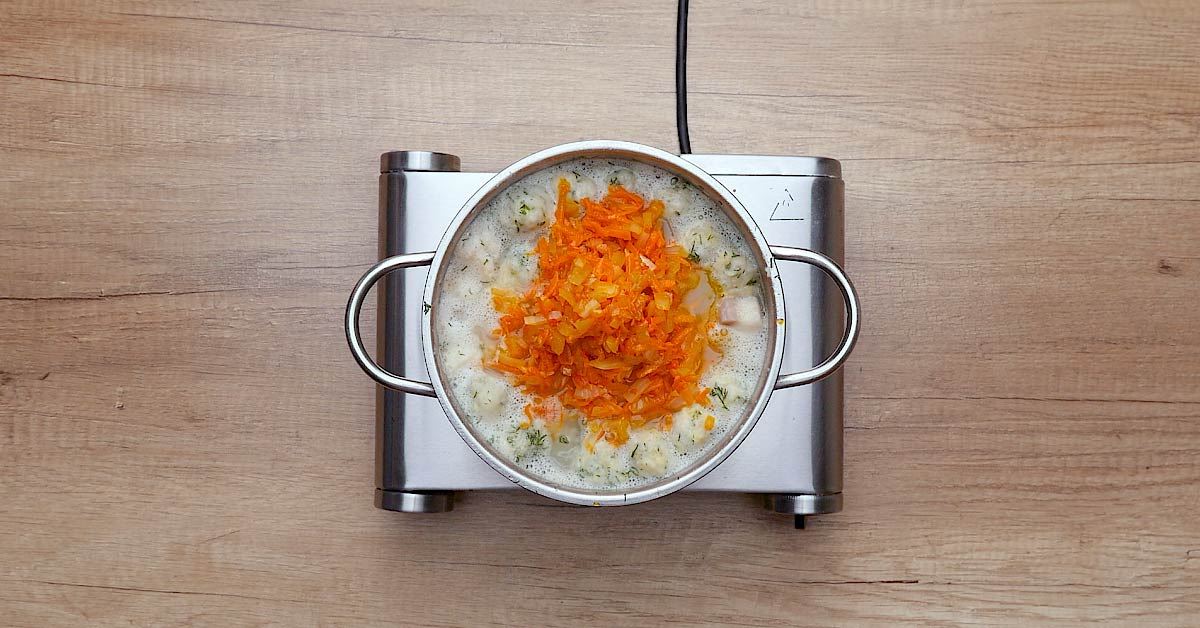 уха с клецками