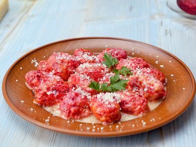 Свекольно-творожные ньокки