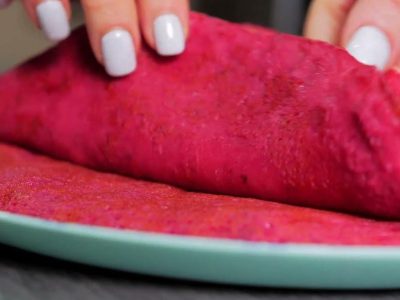 Свекольные рулетики с творожной начинкой