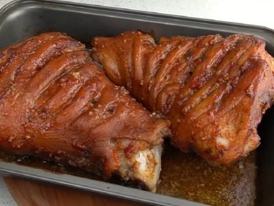 Сочная свиная рулька в духовке