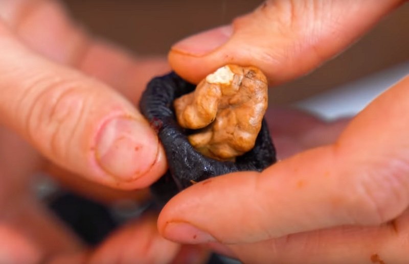 орех в черносливе